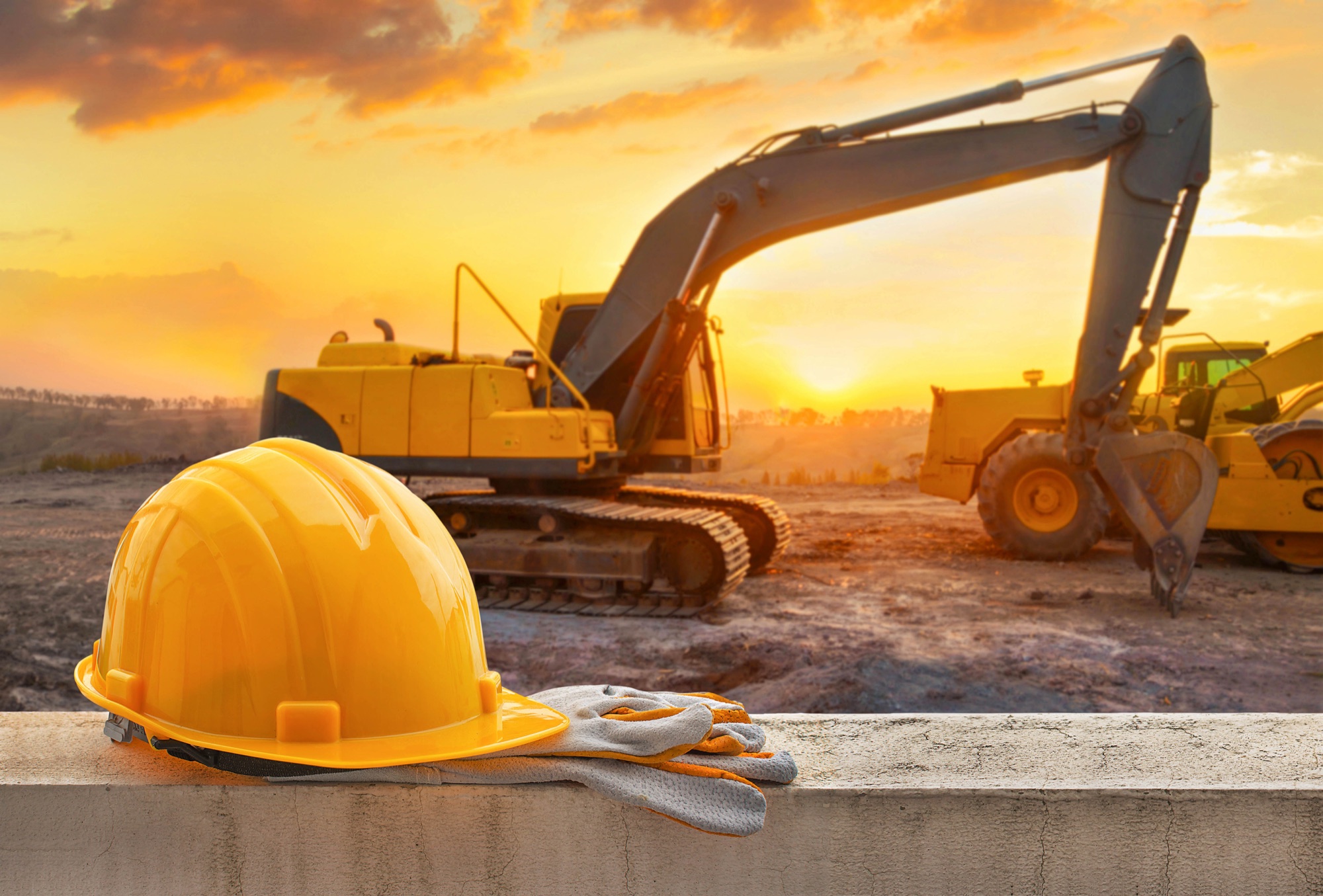 Baustelle mit Bauhelm